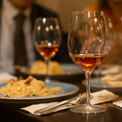 Cena privada con cata de vino. Menú a tres pasos de estilo italiano.